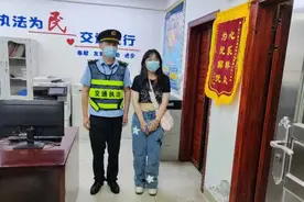 主题教育∣千元耳机失而复得！这名来厦学子直夸幸运碰上“交通蓝制服”图片
