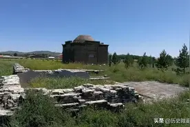 河北张家口草原怪楼引争议，1999年专家通过一根钉子，解开真相图片