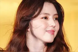 “韩国新晋第一美女”韩素希鼻子大变，又高又尖被疑整容，本人称做了鼻炎手术没消肿，网友吐槽：骗傻子玩！图片