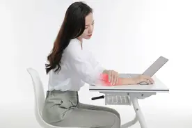 “鼠标手”也是常见的职业劳损，千万不要想着扛过去！图片