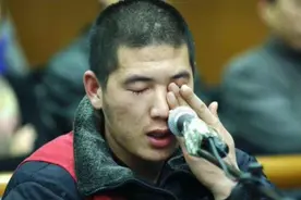 06年，河北退伍军人摆摊怒杀城管，被判死刑，律师一段话保他性命图片