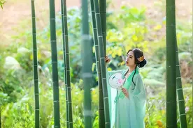 竹子在现实世界是小角色，经过诗人想象变化万千，这种描写很新奇图片