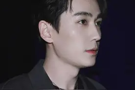 最适合戴项链的几位男明星：王一博李现霸气，肖战精致又矜贵图片