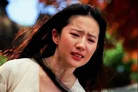 美国国籍的刘亦菲，却被中国外交部公开力挺：她是真正的中华儿女图片