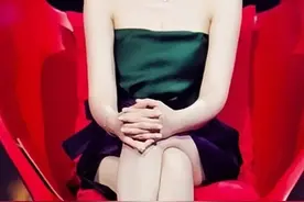 什么是顶级身材？殷桃的腰，闫妮的腿，中年女星性感起来太迷人图片