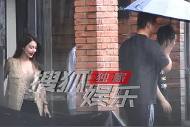 黄晓明携女友冒雨开工，赵仕瑾穿小背心显丰腴，与杨颖身材反差大图片