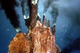 第四种水”在深海中被发现“：原来水并非只有固态、液态和气态图片