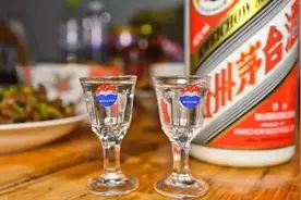 买茅台赠送的两个小酒杯只是用来喝酒的？建议搞懂，免得闹笑话图片