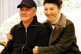 一场直播，暴露了师级干部闫学晶的“真实财力”：农民根本不敢想图片