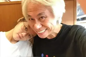 爷孙恋结局：男主去世，女主沧桑图片