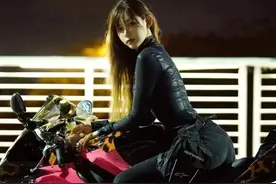 千万粉丝网红痞幼官宣恋情，晒街头亲吻照，曝男方是52岁的富豪图片