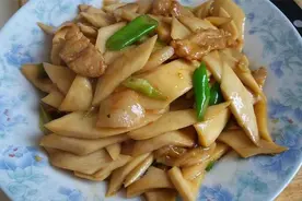 杏鲍菇直接炒还是用水焯一下？教你正确做法，简单快手，咸香入味图片