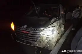 小车高速上腾空“翻滚”4圈，车上无人受伤，它“立功”了！图片