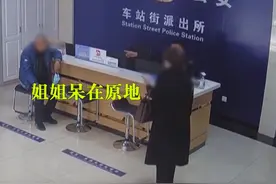 物是人非！山东一男子与家人赌气离家30年，回来时父母已抱憾离世图片