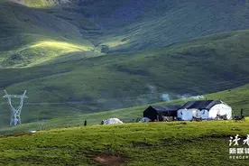 人踩人，人比人，人帮人图片