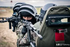 俄罗斯现役防暴部队的“十大件儿”图片