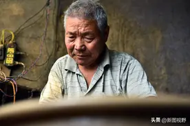 66岁大哥，用泥巴做盆子罐子，方圆百里无对手，订单年头排到年尾图片