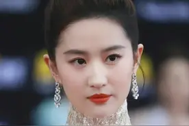 2022年红毯翻车的12位女星，姚晨像蝎子精，刘亦菲魁梧，孙俪太土图片