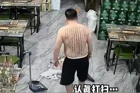 男子扫地喝口水扫帚秒消失，手拿簸箕复盘怀疑人生：扫帚穿越了？图片