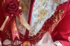 江苏新娘早早被接到新郎家，晚上才开席，饿到不行点外卖干饭图片