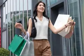 妻子有特殊爱好，丈夫发现后，没有埋怨还帮她治疗图片