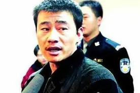 河南破烂王乔保峰，30岁资产千万，哄骗3个“老婆”为他生6个孩子图片