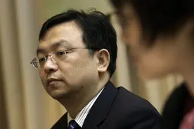 王传福：13岁丧父15岁丧母，嫂子卖嫁妆供学，身价290亿不忘兄嫂图片