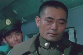 在淮海战役中，杜聿明都当上了副总司令，为何却还只是中将军衔？图片