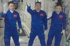 三位宇航员日均消耗1650升氧气，已经飞了近4个月，氧气从哪来？图片