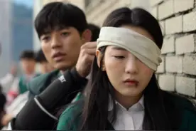 满地丧尸还不忘谈情说爱，砸一个亿，就拍出这玩意儿？图片