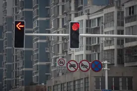 成都市民反映剑南大道安装红绿灯后拥堵严重 成都交警：积极寻求多种方式解决图片