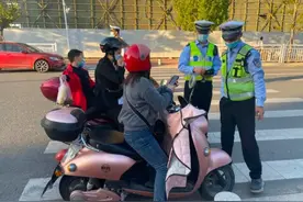 车主注意！电摩、摩托车合法上路不被罚，上路都要携带“5大件”图片