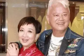 陈百祥：和妻子结婚43年恩爱如初，至今无儿女，亿万家产无人继承图片