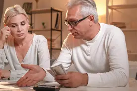 100mg西地那非和20mg伐地那非哪个更好，中老年人如何选？听分析图片