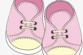 每次给宝宝穿鞋就不愿意，怎么办呢？图片