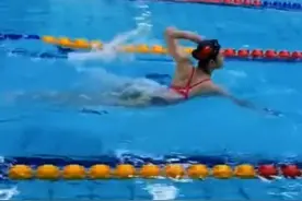 专业的和不专业的都沉默了，浮力怎么这么大？# 游泳健身 # 恒温泳池 # 一起来玩水图片