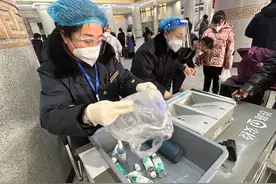 春运无忧！西安火车站首次推出安检超限物品快递服务图片