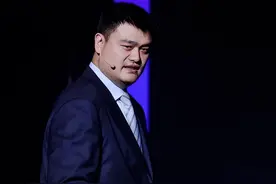 从NBA退役后还能领钱！大郅一年11.7万，巴特尔7万，那姚明呢？图片