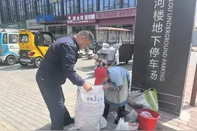 潍坊街头暖心一幕！摊贩占道经营，城管这样做……图片