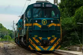 中国从美国进口的内燃机车，服役了40年，为什么还不淘汰？图片