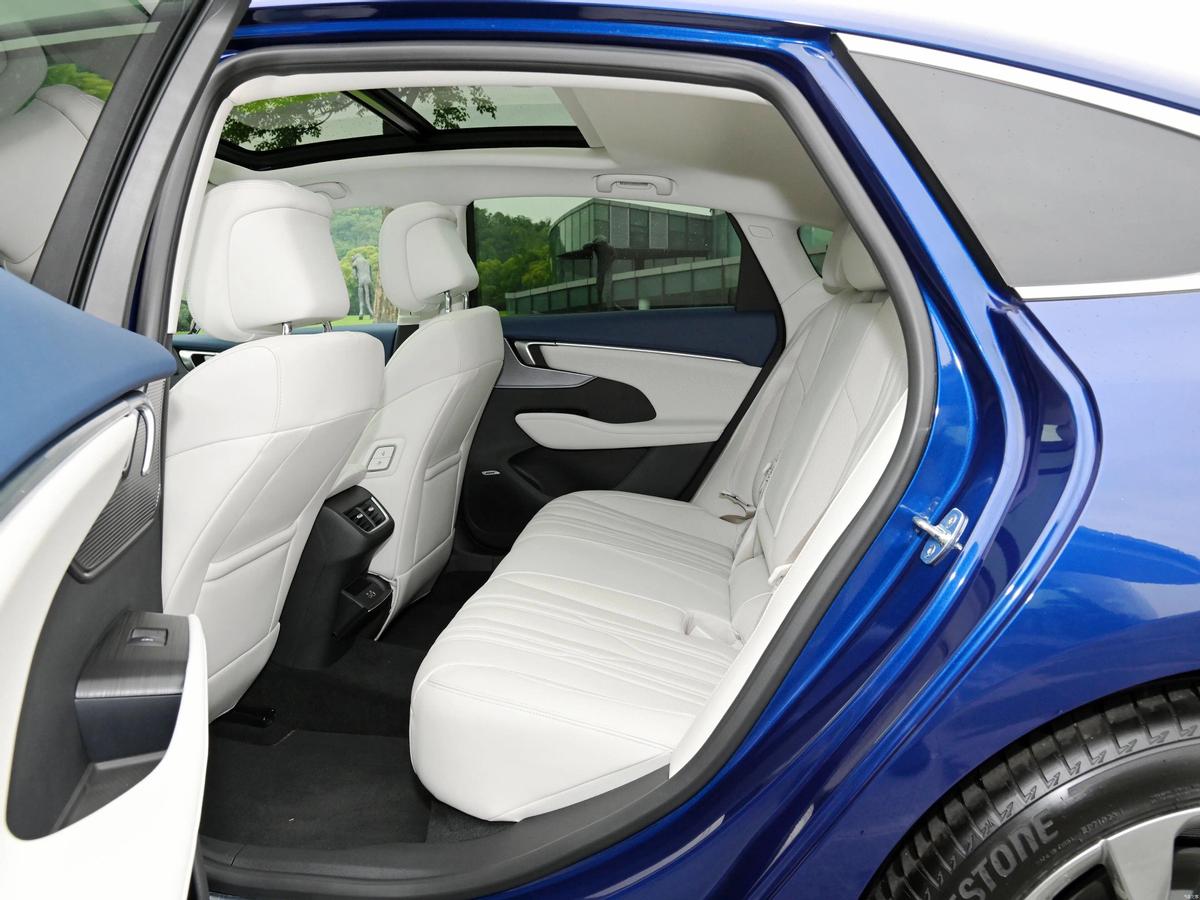 2023款别克君越评测_别克君越大改款表现_别克自动挡报价及图片