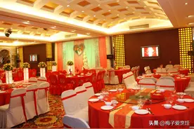 江苏外甥女结婚，舅舅连夜飞来，随礼一万，却被亲戚嫌弃随的太少图片