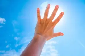 冷知识：身体这个部位，晒太阳反而会变白图片