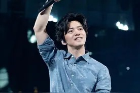 “音乐才子”李健的清醒：成名后更加低调，糟糠之妻不可抛图片