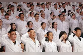 卫健委鼓励医生兼职开诊所，为什么教育部禁止老师有偿补课？图片