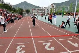 跑不动跳不远，这些孩子到底怎么了？图片