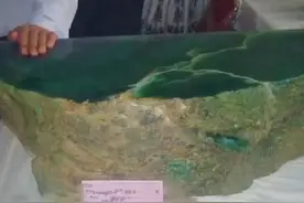 男子4000万入手一块1188斤的石头，一刀切下去获利超过20亿图片