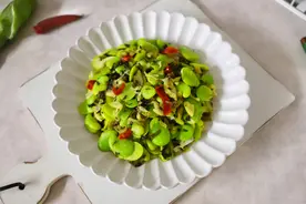 立夏过后，遇见蚕豆别错过，简单一炒，鲜美营养，胜过吃肉图片
