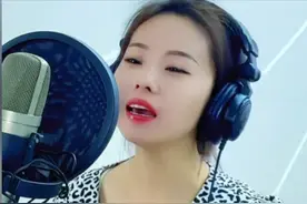 陕北姑娘靠翻唱《罗刹海市》爆火，网友喊话刀郎：快收她为徒！图片
