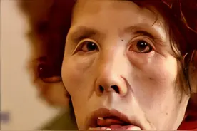 00年，东北惊现“怪物”，常年足不出户，邻居偷看后吓到尿裤子！图片